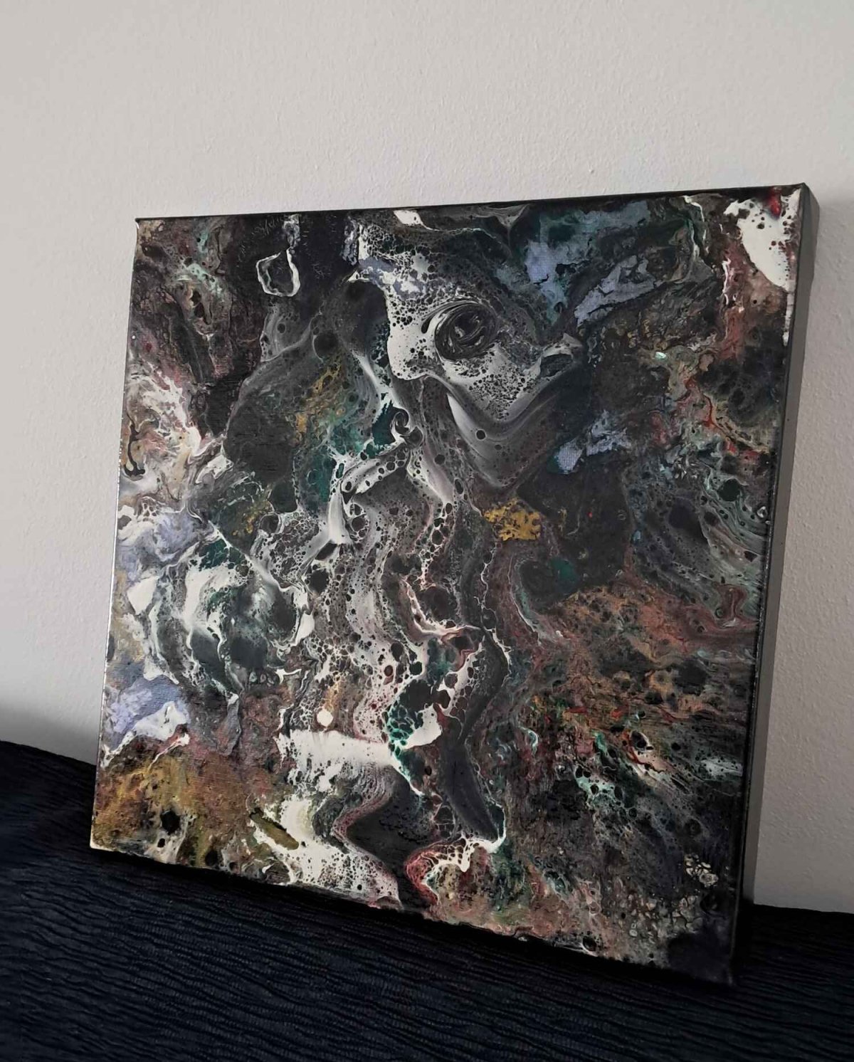 tableau art abstrait, Inside,  réalisé en peintures acryliques métalliques 